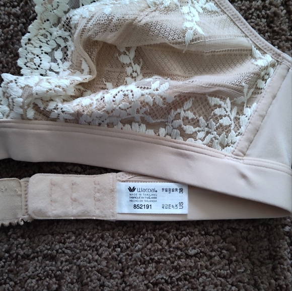 Women's Lace Bra - Picture 3 of 3